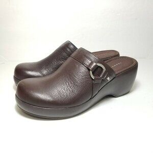 Tommy Hilfiger Clog Style Shoes Brown Size 8 Slip On Mules Harness Accent FLAW